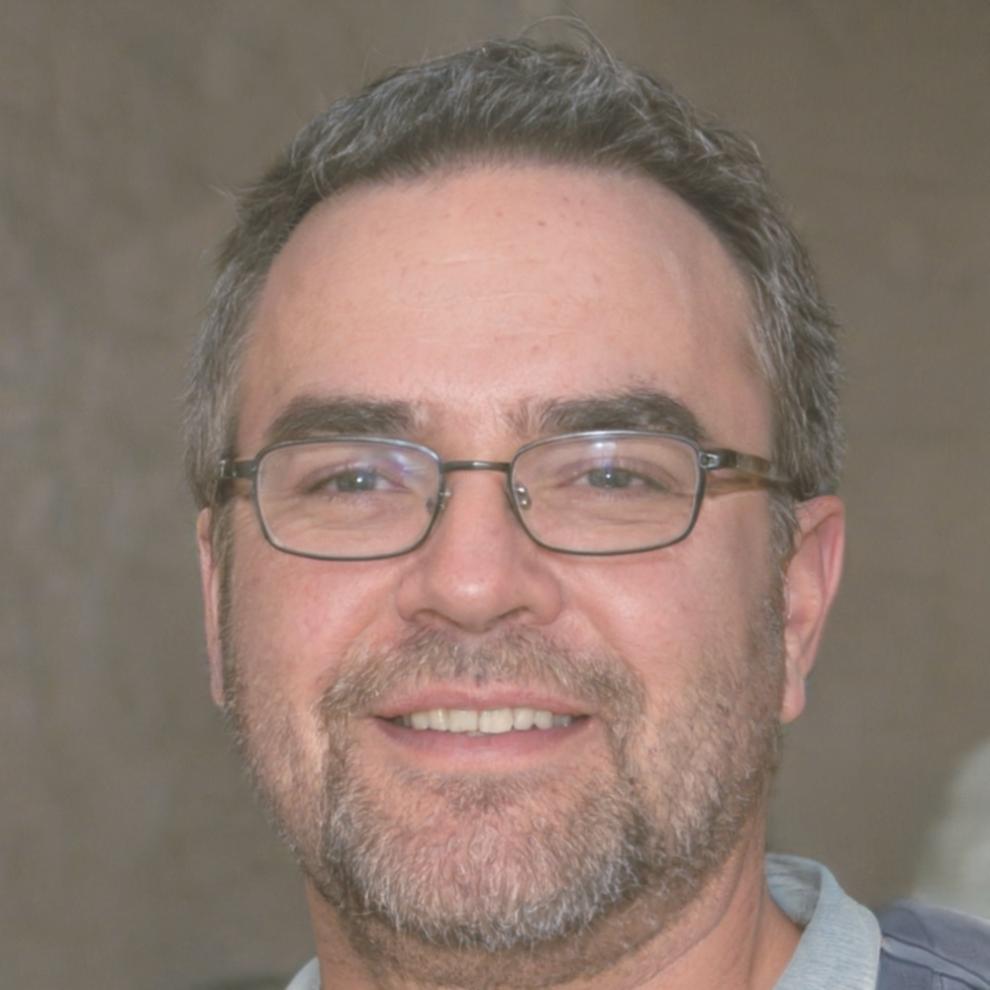 Roberto Villareal, experto en finanzas personales